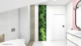Łazienka z białymi płytkami i motywem botanicznym