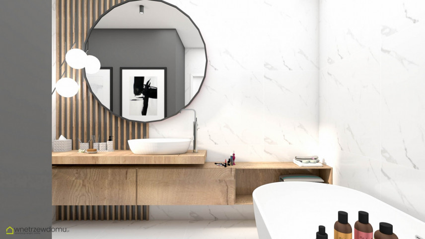 Łazienka z drewnianą ścianą i okrągłym lustrem