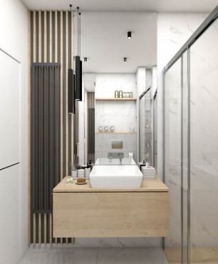 Łazienka z prysznicem i drewnianą jedną ścianą