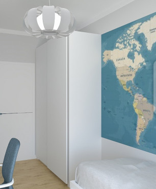 Pokój młodzieżowy z mapą na ścianie
