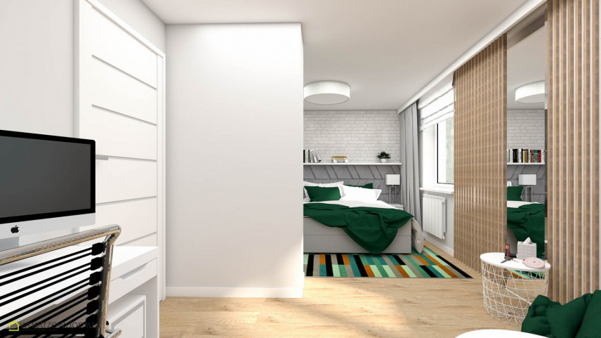 Pokój młodzieżowy z drewnianą ścianą oraz kolorowym dywanem