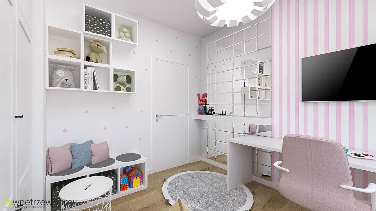 Mały pokój dziewczynki z różowo-białą tapetą w paski