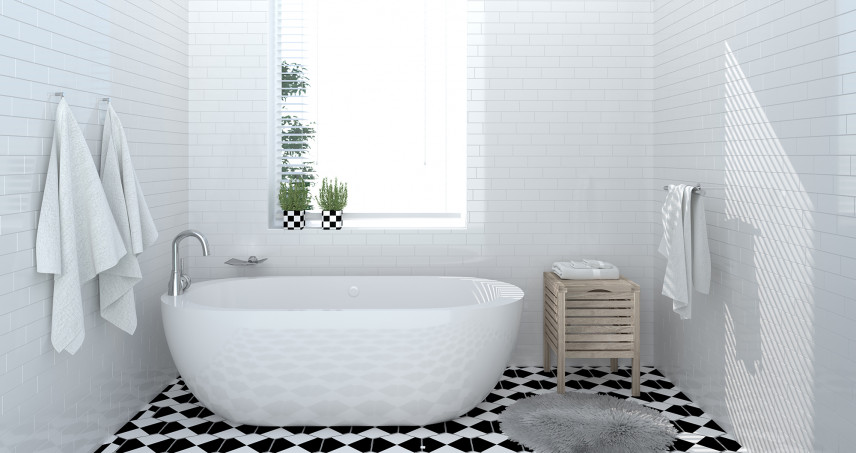 Mała łazienka z czarno-białą mozaiką na podłodze