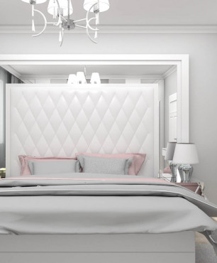 Sypialnia glamour z tapicerowaną ścianą