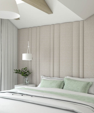 Sypialnia z beżowymi panelami tapicerowanymi na ścianie