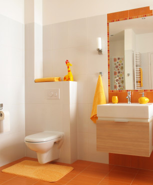 Żółto-pomarańczowa łazienka