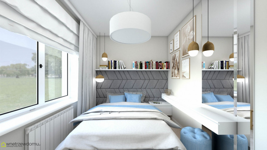 Wąska sypialnia z biurkiem i toaletką w kolorze białym