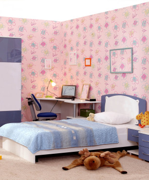 Pokój dziecięcy z dużym łóżkiem
