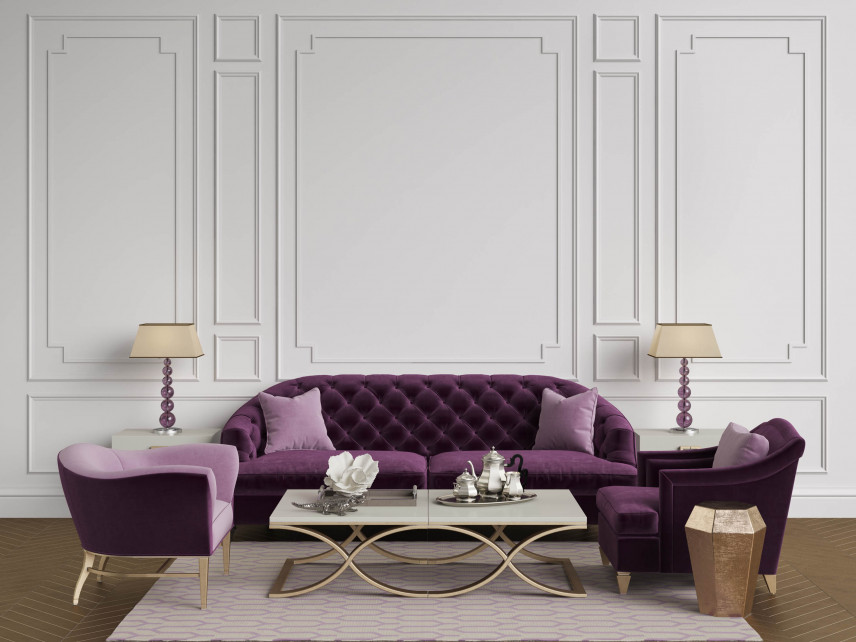 Aranżacja salonu z fioletowymi meblami