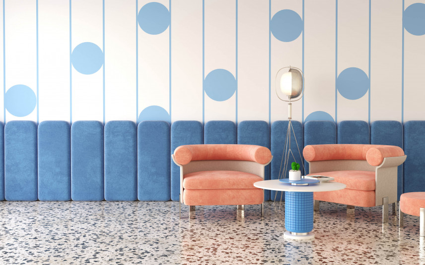 Salon z biało-niebieskimi ścianami do połowy tapicerowanymi