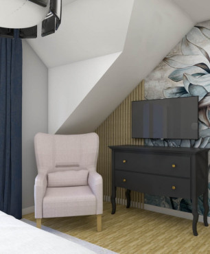 Sypialnia ze skosami sufitowymi i drewnianym panelami na ścianie