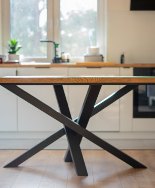Dębowy stół ze stalowymi nogami w stylu "Pająk" - LOFT