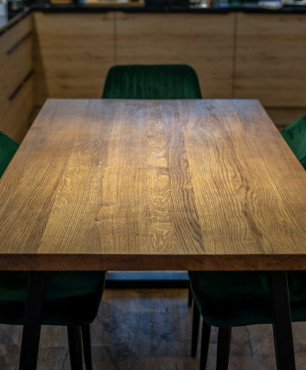 Stół z dębowym blatem i nogami stalowymi czarnymi w stylu LOFT