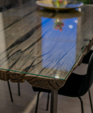 Stół z desek z czarnego dębu