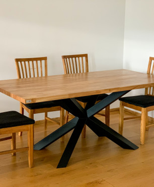 Stół z dębowym blatem i nogami stalowymi czarnymi typu Pająk