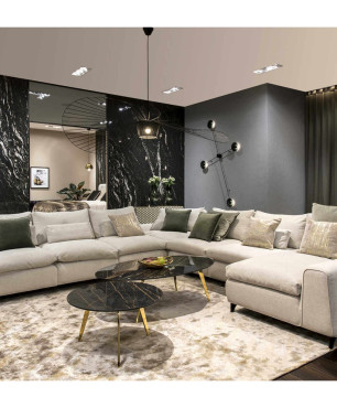 Designerski salon ze ścianami z czarnego marmuru