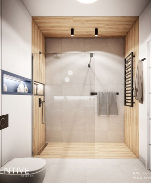Łazienka z prysznicem z imitacją drewnianych płytek oraz z czarnym kaloryferem