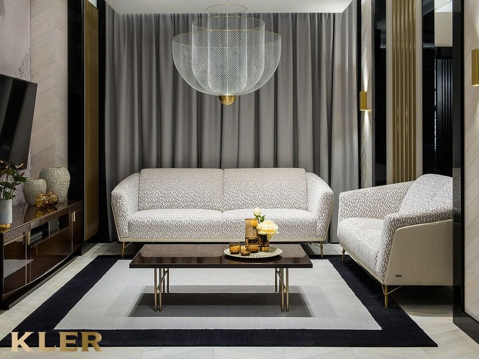 Salon z nowoczesnym wzorem na sofie i fotelu w salonie