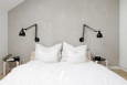 Sypialnia na poddaszu w minimalizmie