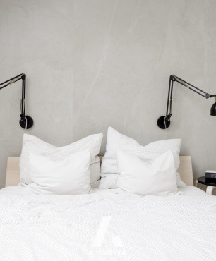 Sypialnia na poddaszu w minimalizmie