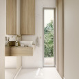 Łazienka z meblami z drewna oraz z wąskim oknem
