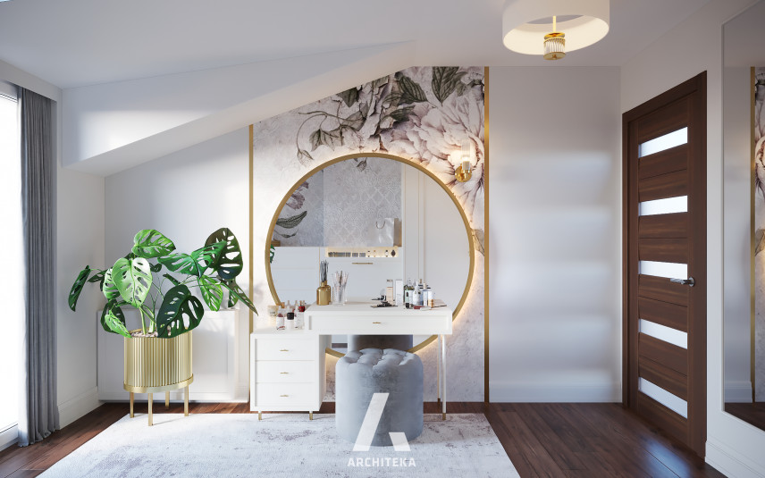 Toaletka z tapetą w kwiaty na ścianie oraz z lustrem w złotej ramie