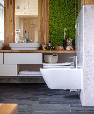 Nowoczesna łazienka z drewnianymi cementami