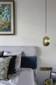 Sypialnia ze stylową lampą wiszącą