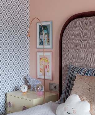 Stylowa sypialnia w żywych kolorach