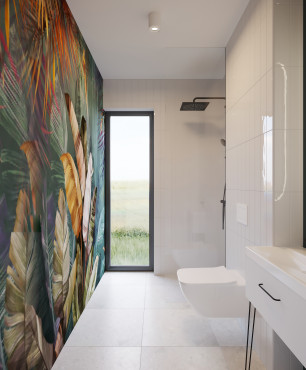 Łazienka z wzorzystą tapetą na ścianie oraz z białymi płytkami