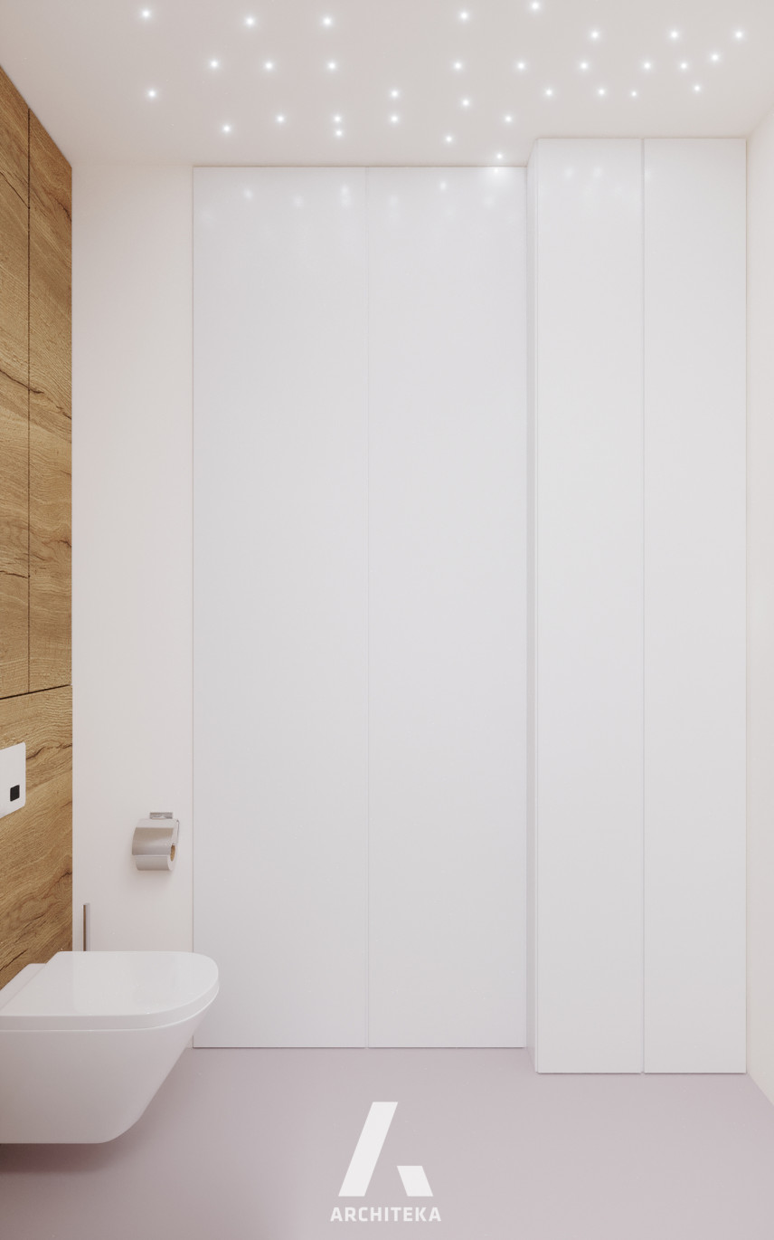 Toaleta z imitacją drewnianych płytek na ścianie