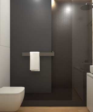 Łazienka z prysznicem i białym marmurem na ścianie