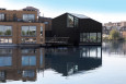 Dom na wodzie zaprojektowany tak, aby umożliwić mieszkańcom komfort mieszkania