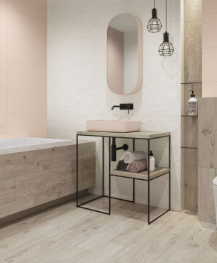 Duża łazienka z prostokątną wanną w zabudowie z imitacją drewnianych płytek