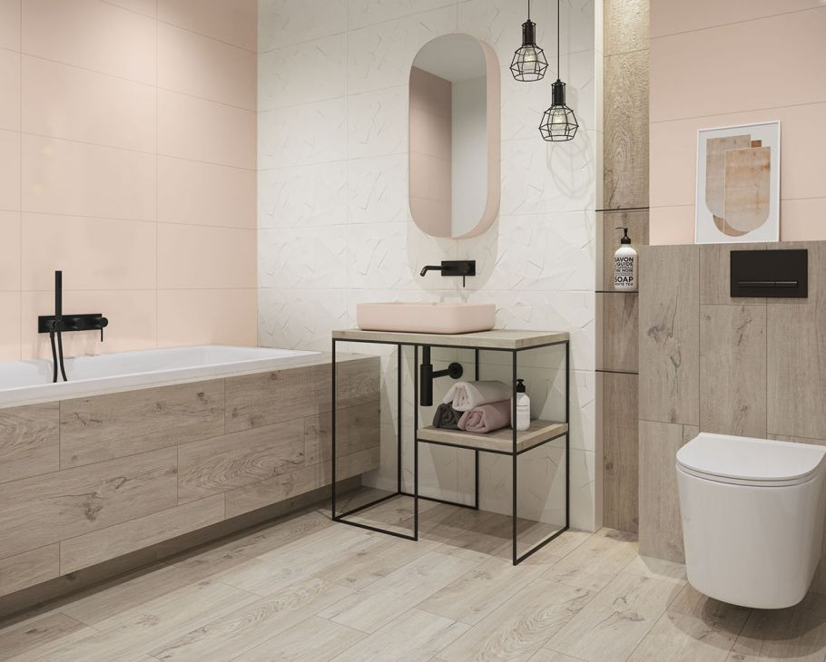 Duża łazienka z prostokątną wanną w zabudowie z imitacją drewnianych płytek