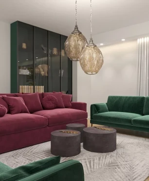 Salon z sofą w kolorze burgundu i zieleni