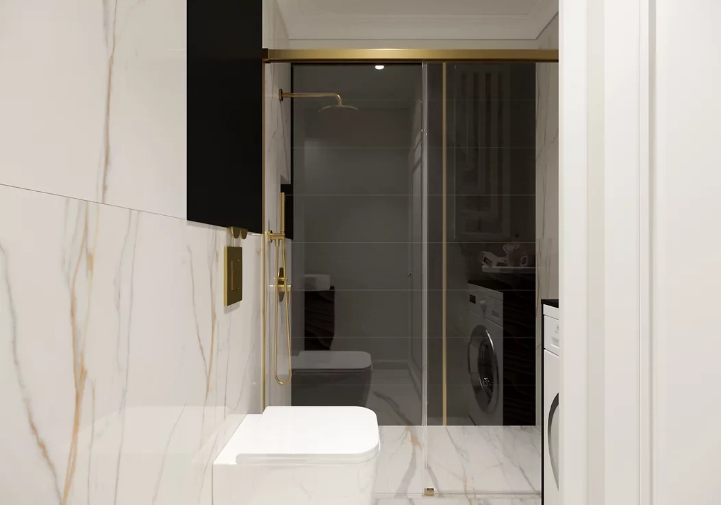Łazienka z prysznicem oraz białymi płytkami gresowymi ze złotym spiekiem kwarcowym