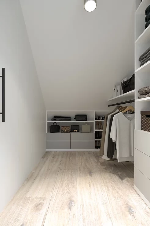 Garderoba na poddaszu z panelami na podłodze