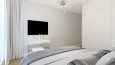 Sypialnia z białą szafą w zabudowie oraz z kryształowym żyrandolem