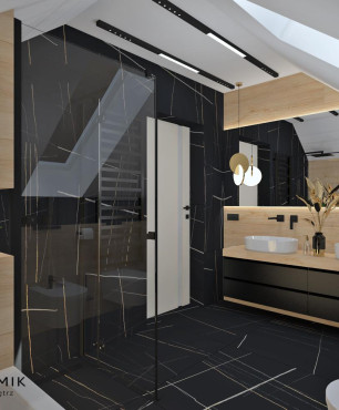 Projekt łazienki z czarnymi płytkami na podłodze i ścianie z prysznicem walk-in