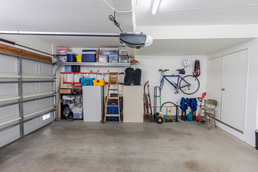 Krótki garaż na jeden samochód