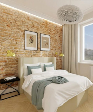 Przytulna sypialnia z cegłą na ścianie