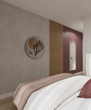Projekt sypialni z farbą dekoracyjną na ścianie oraz z drewnianym lamelem
