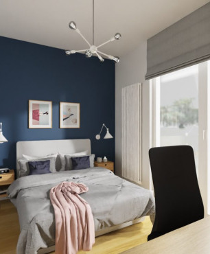 Mała sypialnia z granatowym kolorem na ścianie oraz z białym łóżkiem kontynentalnym