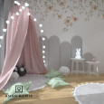 Pastelowy pokój dziecięcy z namiotem, tapetą i ściennymi panelami tapicerowanymi