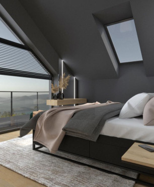 Sypialnia na poddaszu z oknem panoramicznym i balkonem