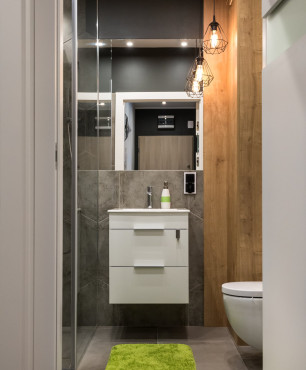 Projekt łazienki z imitacją betonowych i drewnianych płytek na ścianie i podłodze