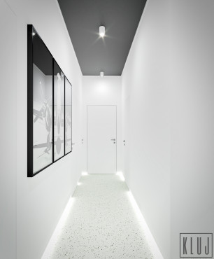 Projekt wąskiego korytarza z jasną podłogą i szarym sufitem