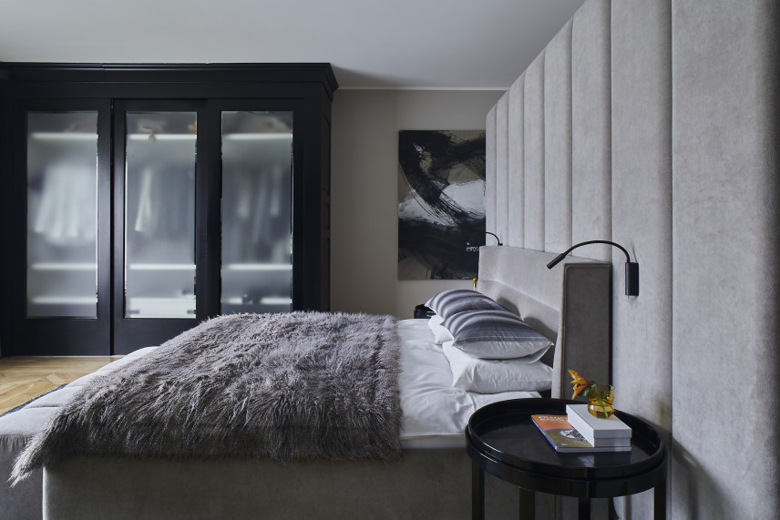 Master Bedroom z garderobą i łazienką w aranżacji BBhome Design