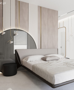 Wyjątkowy projekt sypialni z beżowymi panelami tapicerowanymi na ścianie